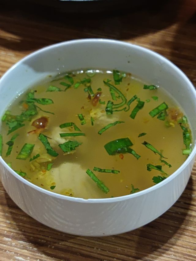 在峇里島品嚐紅膏青蟹。