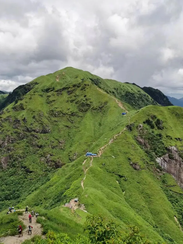 絕望坡挑戰：征服武功山的絕美之旅 。