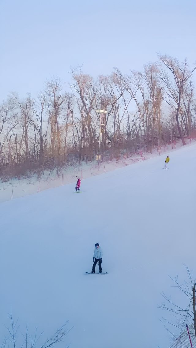 長春廟香山滑雪場難道不是一個備受歡迎的滑雪度假區嗎？