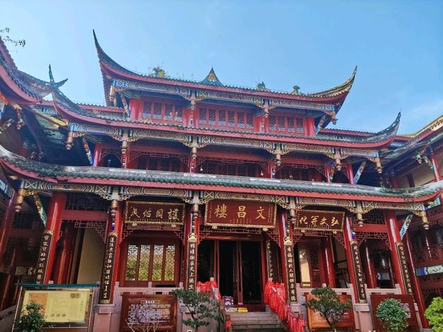 Discover Qingchengshan: Sacred Temples, Stunning Views☯️