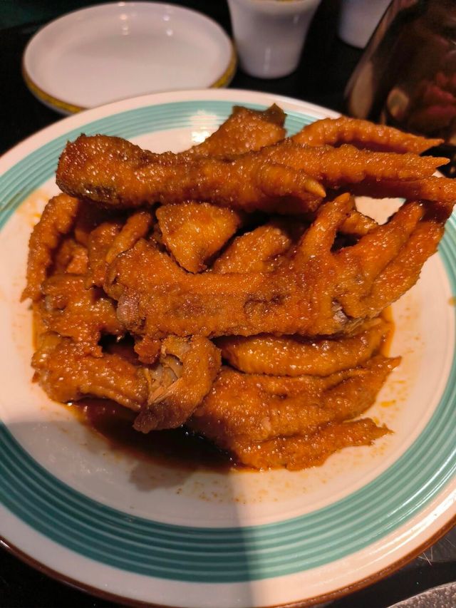 察哈爾右翼前旗（簡稱察右前旗）是一個充滿自然風光和文化魅力的