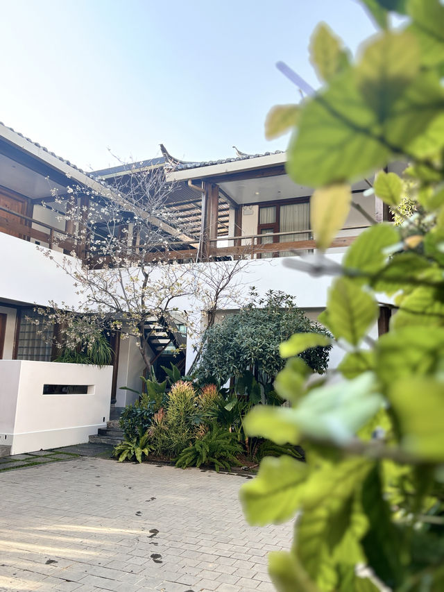 麗江｜古城寬上享侘寂風酒店