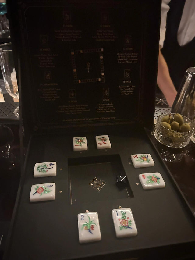 🍫香港瑰麗酒店DarkSide奇遇！獨自微醺竟收整盤巧克力，暖哭了～