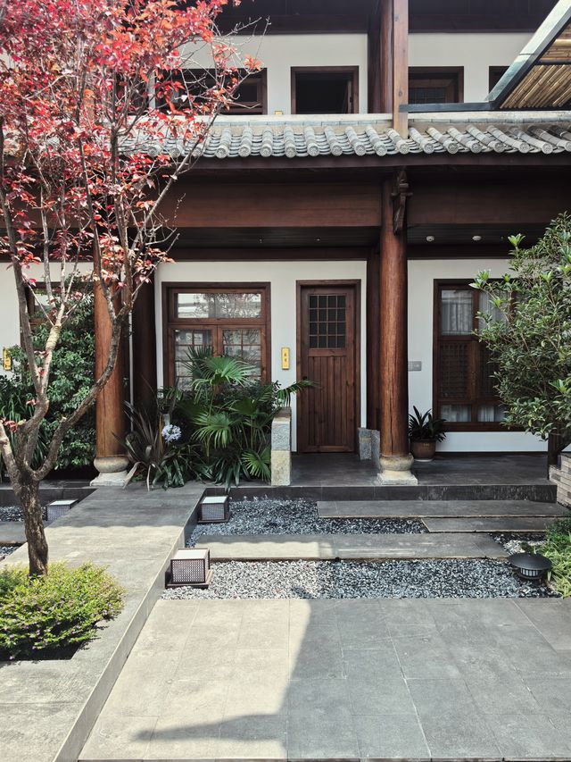 藏喺束河煙火入面嘅寧靜角落，等你嚟