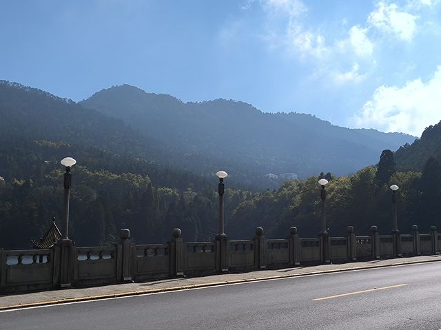霧隱嵐山火燭幽