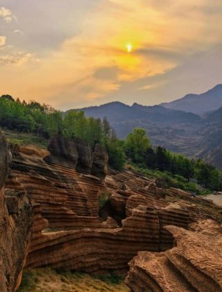 紅岩嶺｜理想の座席にマッチし、自然探検の旅を始めよう