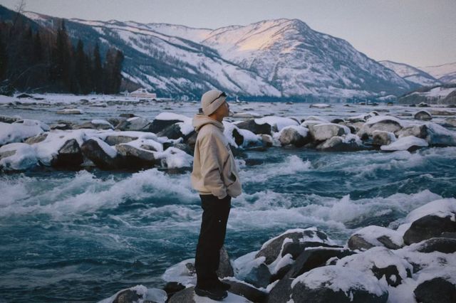新疆阿勒泰喀納斯冰雪仙境｜初雪飄落美到窒息