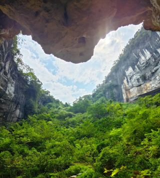湖南道県月岩｜一つの洞窟に三つの月が隠れる仙境の秘境