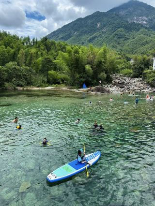 1 hour from Guilin 💦 direct access to crystal-clear summer waters