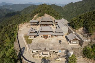 寧波の穴場、千年古刹をドローン視点で。息をのむ美しさ