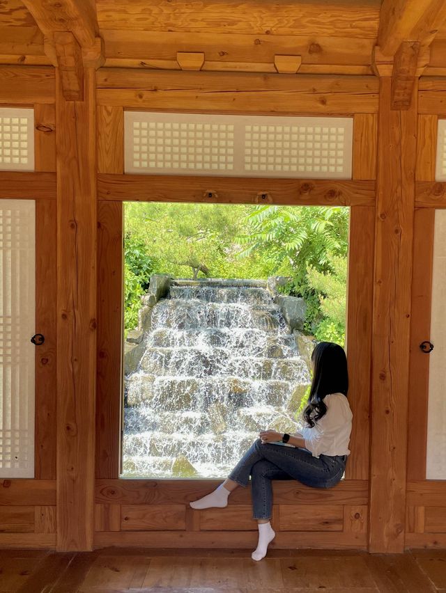 서울 도심 속 폭포소리 들으며 힐링할 수 있는 도서관🌿
