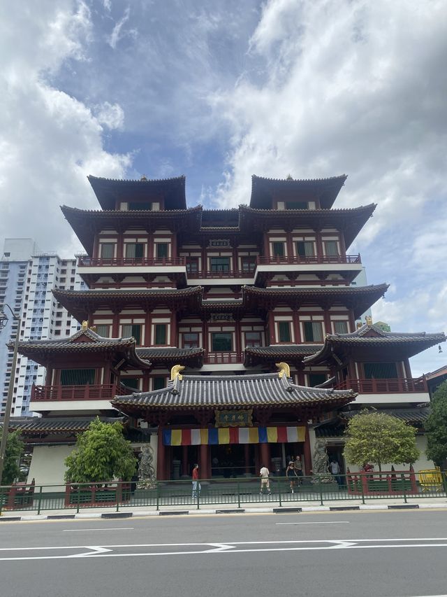 ขอพรที่ Buddha Tooth Relic Temple