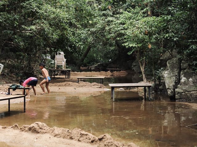 The Hidden Falls ในสวนลับ ลานกางเต็นท์ริมลำธาร🌿