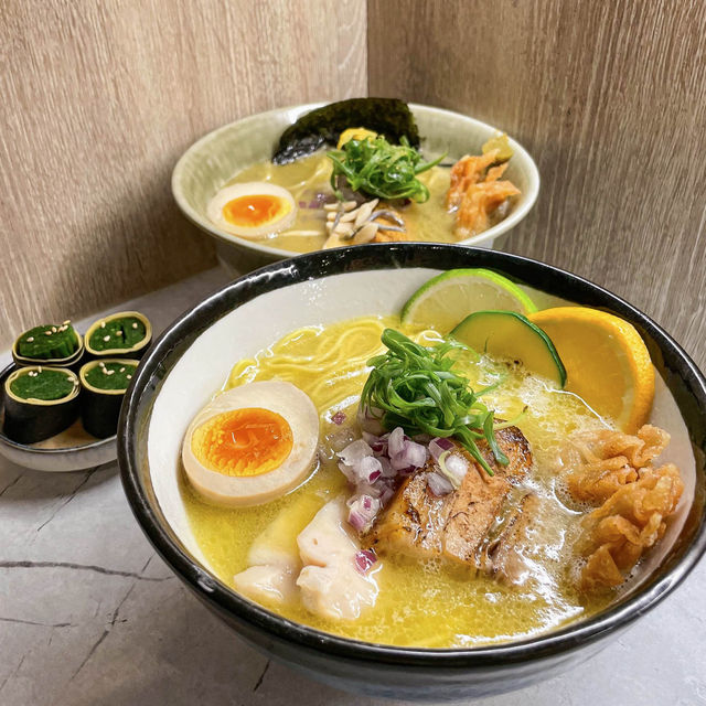 板橋美食｜獨特水果風味湯底，沒排隊吃不到的懸日拉麵