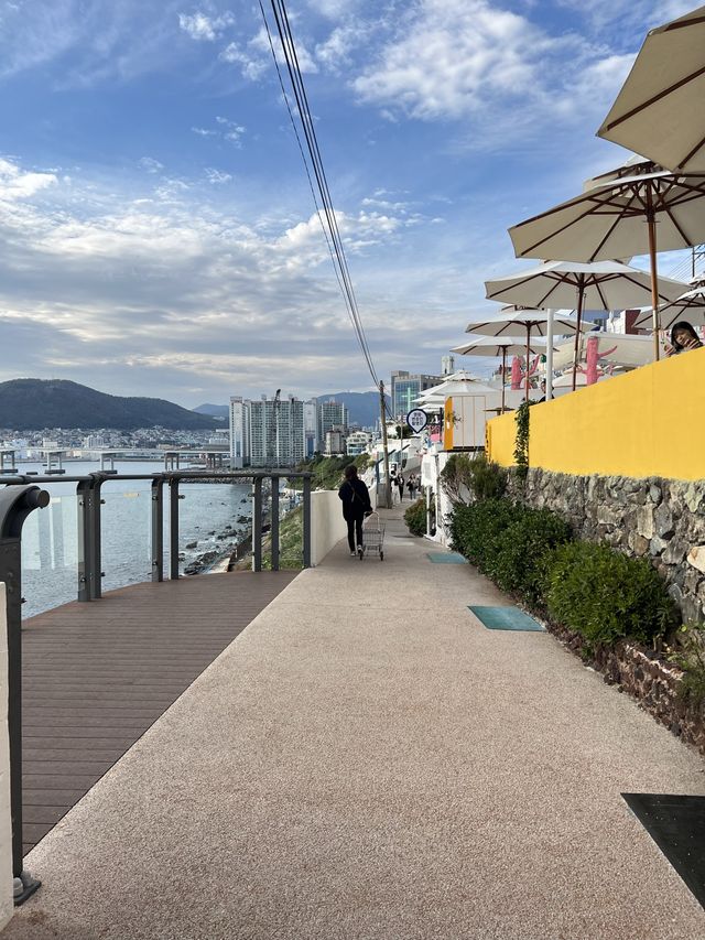 釜山海邊白淺灘文化村