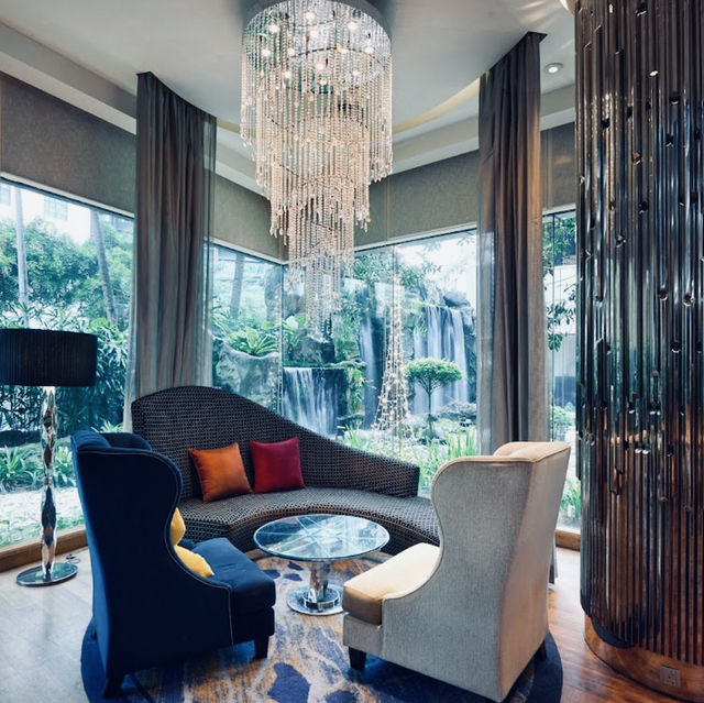 Nice & cozy lounge area!