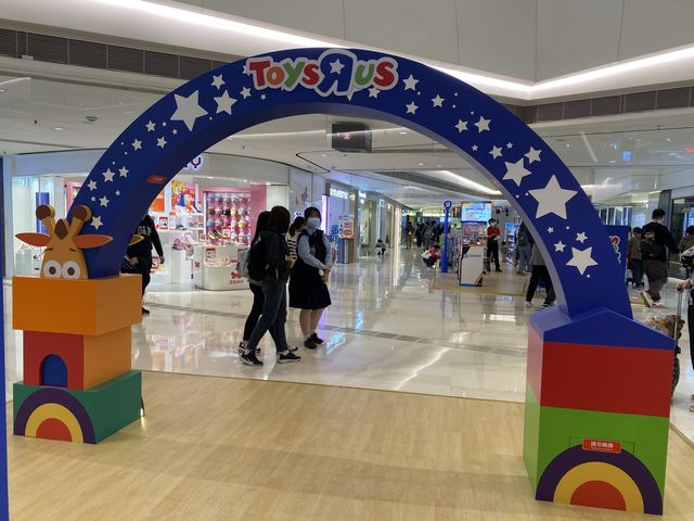 TOYSRUS pop-up store 🏬 