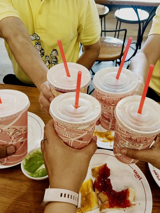ตำนานความหวานร้านมนต์นมสด