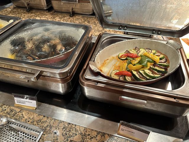 下午自助餐好抵食有長腳蟹同生蠔