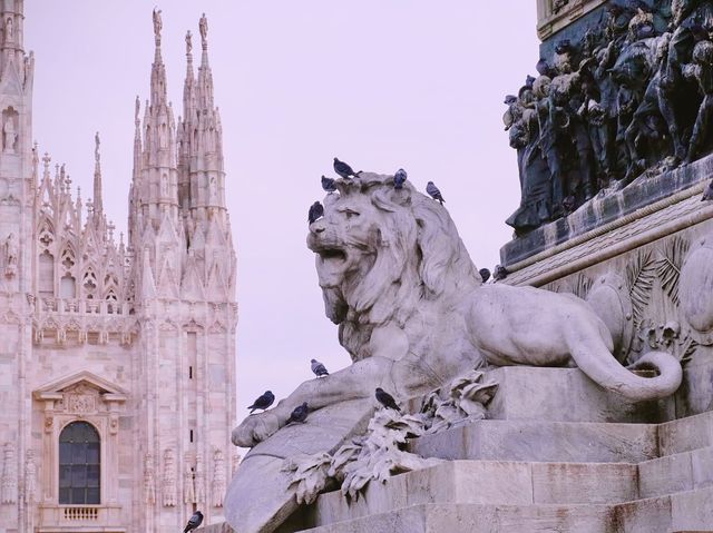 Strolling around in Romantic Milan Cathedral 