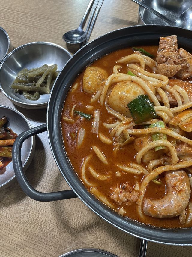 [서울] 한 번 맛보면 계속 생각나는 닭볶음탕 ‘목포집’