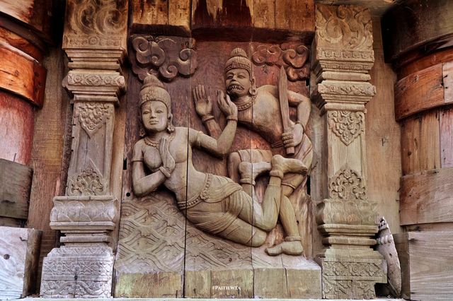 ปราสาทสัจธรรม พัทยา ชลบุรี