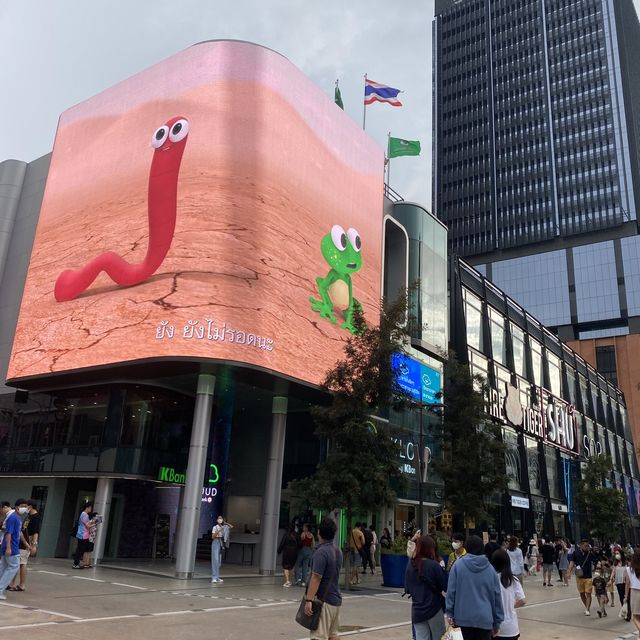 A different ‘vibe’ of siam area bangkok! 🤩