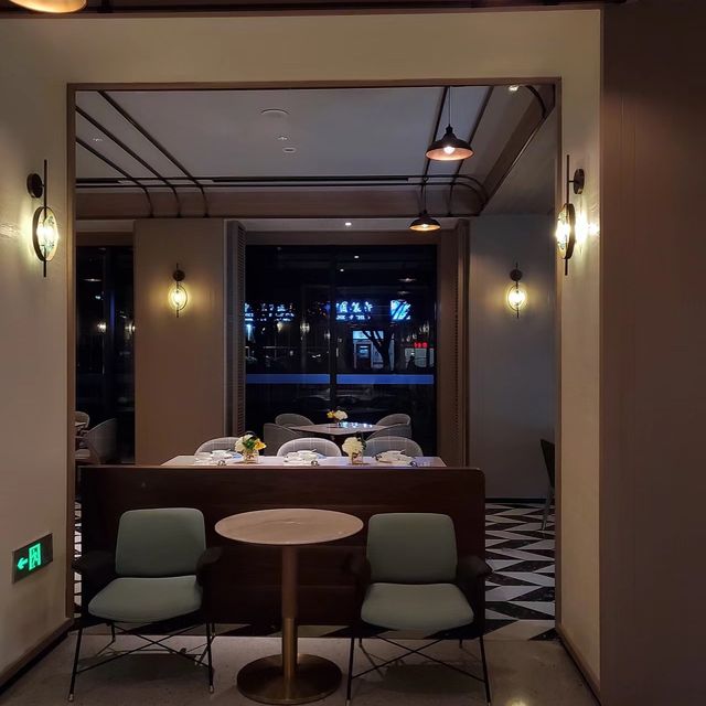 🏰💫 深圳太子伊敦睿選酒店🏨復古設計下的舒適奢華！🏰💫