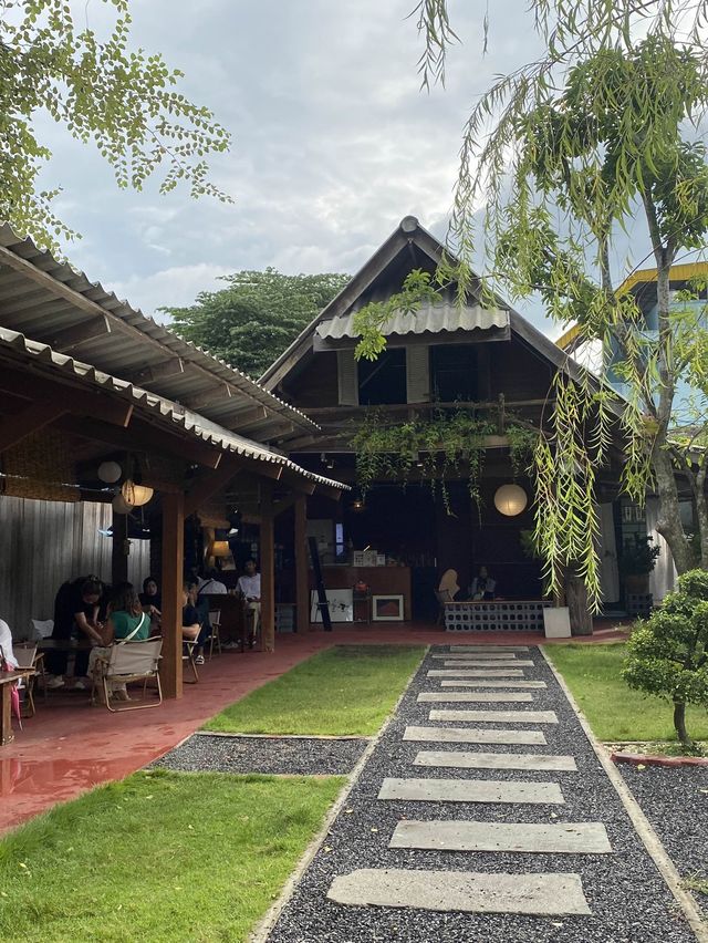 วอร์ม คาเฟ่ยะลาชื่ออบอุ่นฟิลเชียงใหม่