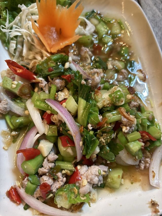 ร่มไม้ใหญ่ 🍽️