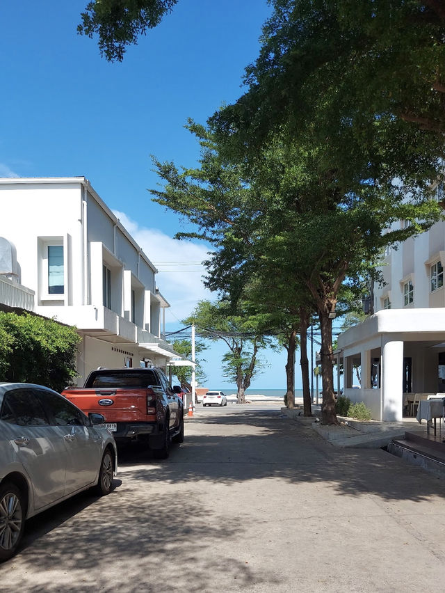 ที่พักติดทะเลชะอำ Talay Hotel & Villa