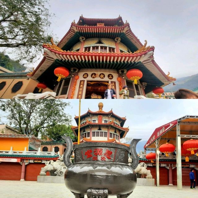 Embracing the spiritual energy of this temple😇
