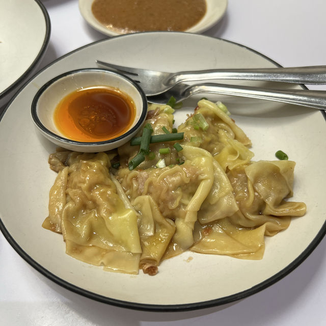 “เกี๊ยวหนองบัว” บะหมี่เกี๊ยวชื่อดังจังหวัดตราด 🥟🍜