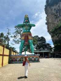 สีสันของ ถ้ำบาตู
