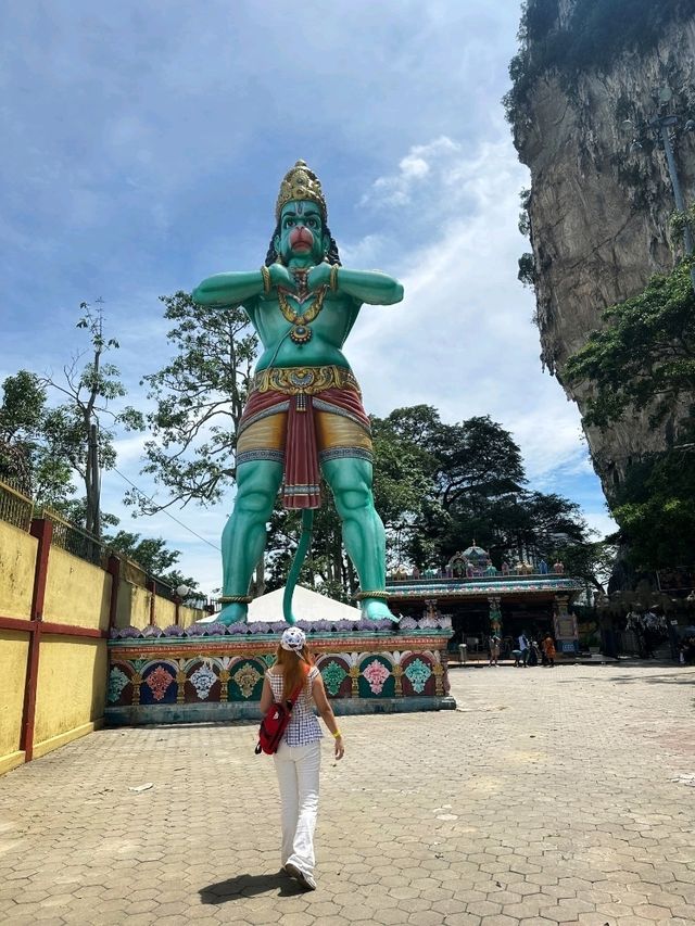 สีสันของ ถ้ำบาตู