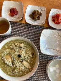 ソウル《江南》贅沢!! 栄養たっぷり莞島産のあわび粥
