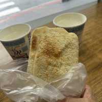 去旅行一定要食早餐