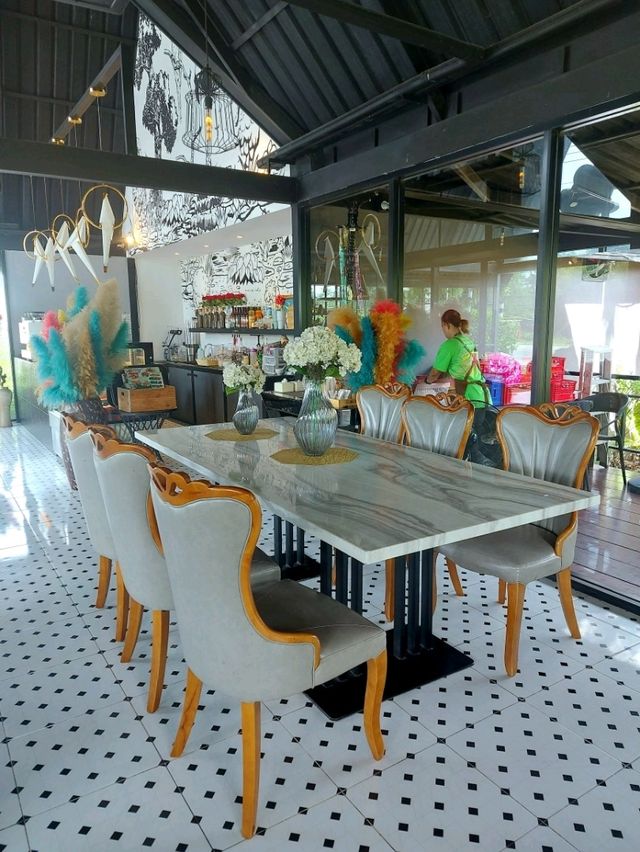 ชมนก Cafe & Restaurant @ นครนายก