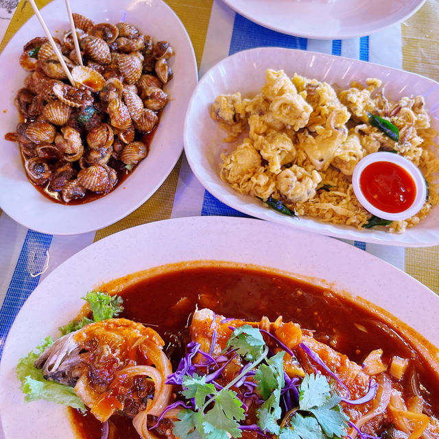 LEAVE IT ALL TO SEAFOODs