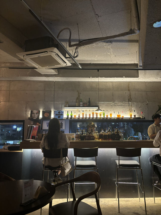 한여름밤의 낭만있는 lp바를 찾으시면,동명동 제플린