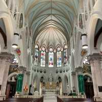 「Holy Cross Church」：宏偉壯麗教堂