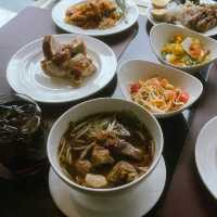 พามาทานอาหารบุฟเฟ่ต์ Street Food ในโรงแรม