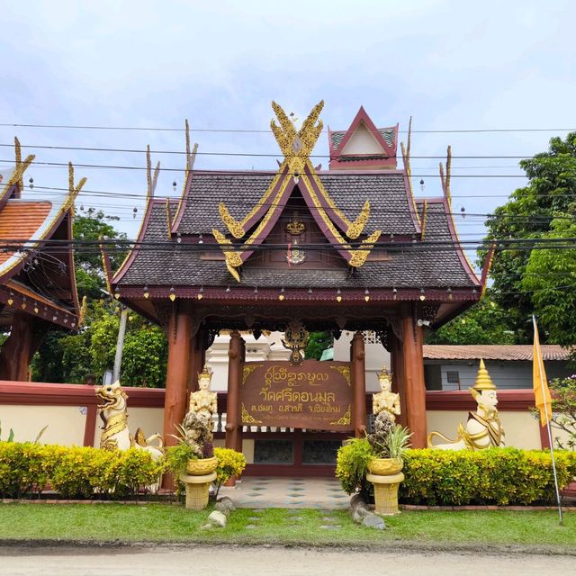 วัดศรีดอนมูล วัดสวยที่คนมามูเยอะ