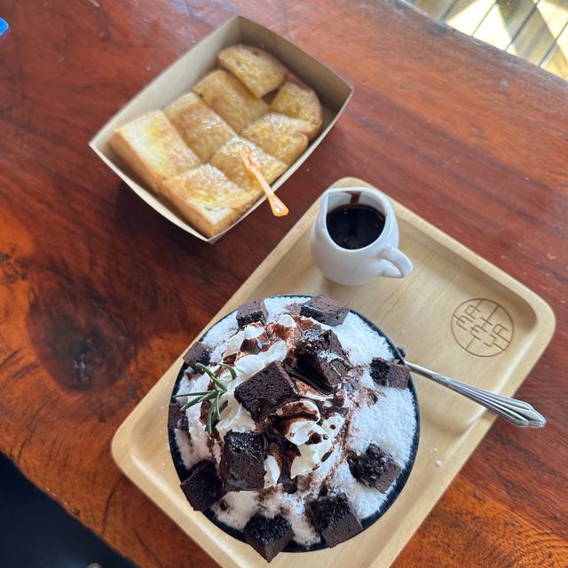 AT ONE กาดกองต้า คาเฟ่