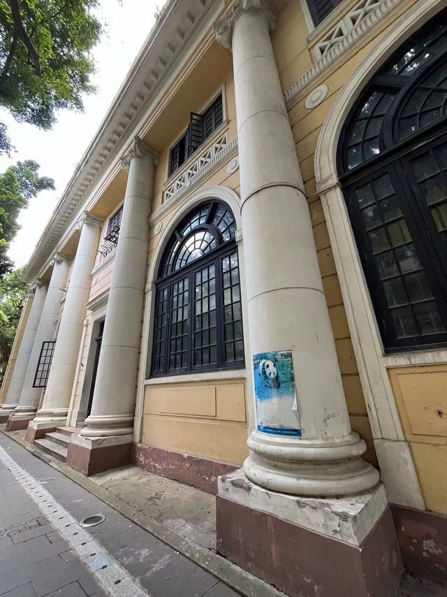沙面島：廣州都市中的靜謐綠洲
