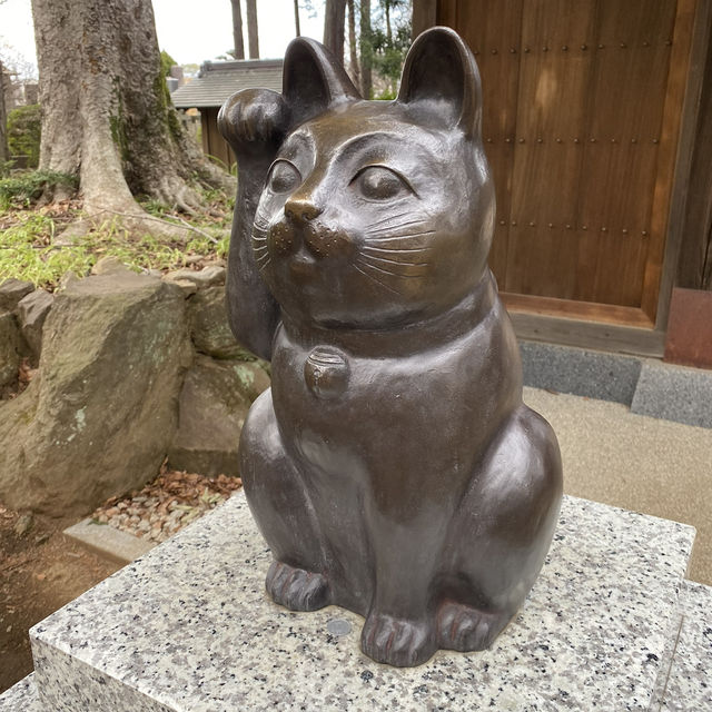 🐱⛩️🍀 Discovering Maneki-neko Magic at Gōtoku-ji Temple in Tokyo! 🌸🏯✨