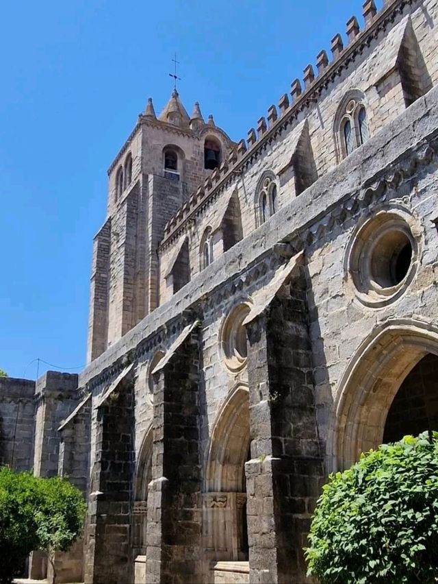 葡萄牙Evora古城遺跡，Almendres Cromlech巨石陣