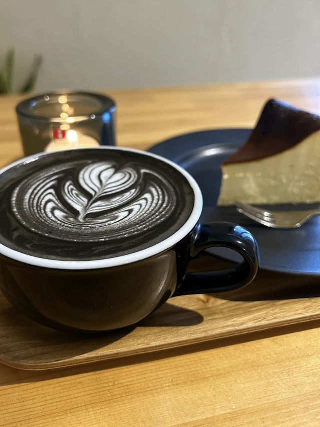 【福岡カフェ】芸術的なラテアートとおいしいスイーツが楽しめるカフェ☕️