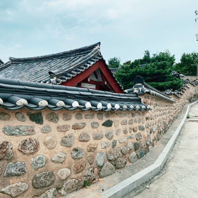 路上的人呢？清州壽岩谷壁畫村