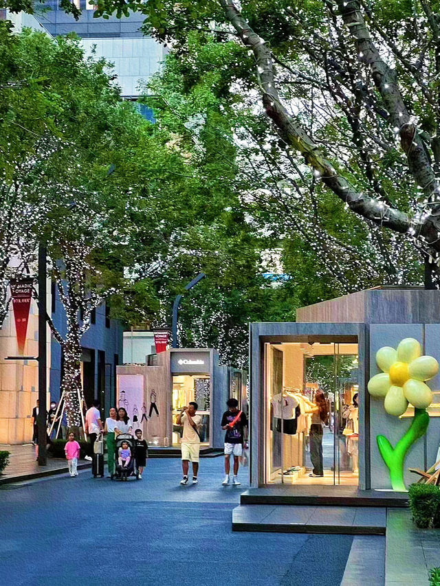 深圳萬象天地：藝術與潮流的相遇地點🎨✨🛍️